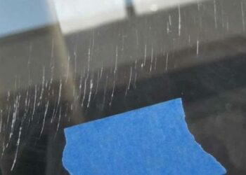 Comment atténuer les rayures sur une table en verre ?