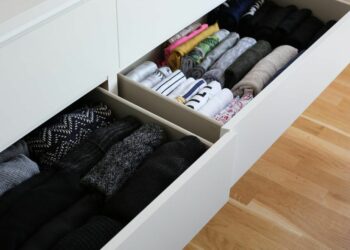 Comment bien ranger ses vêtements dans une armoire ?