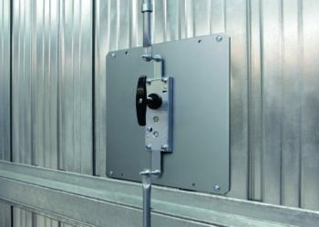 Comment bloquer une porte d'armoire ?