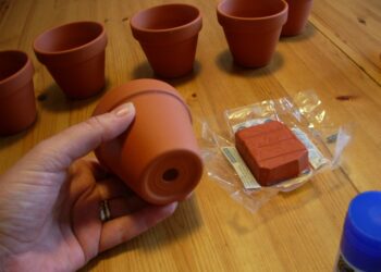 Comment boucher trou pot terre cuite ?