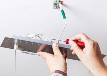 Comment brancher une applique murale avec 2 fils ?