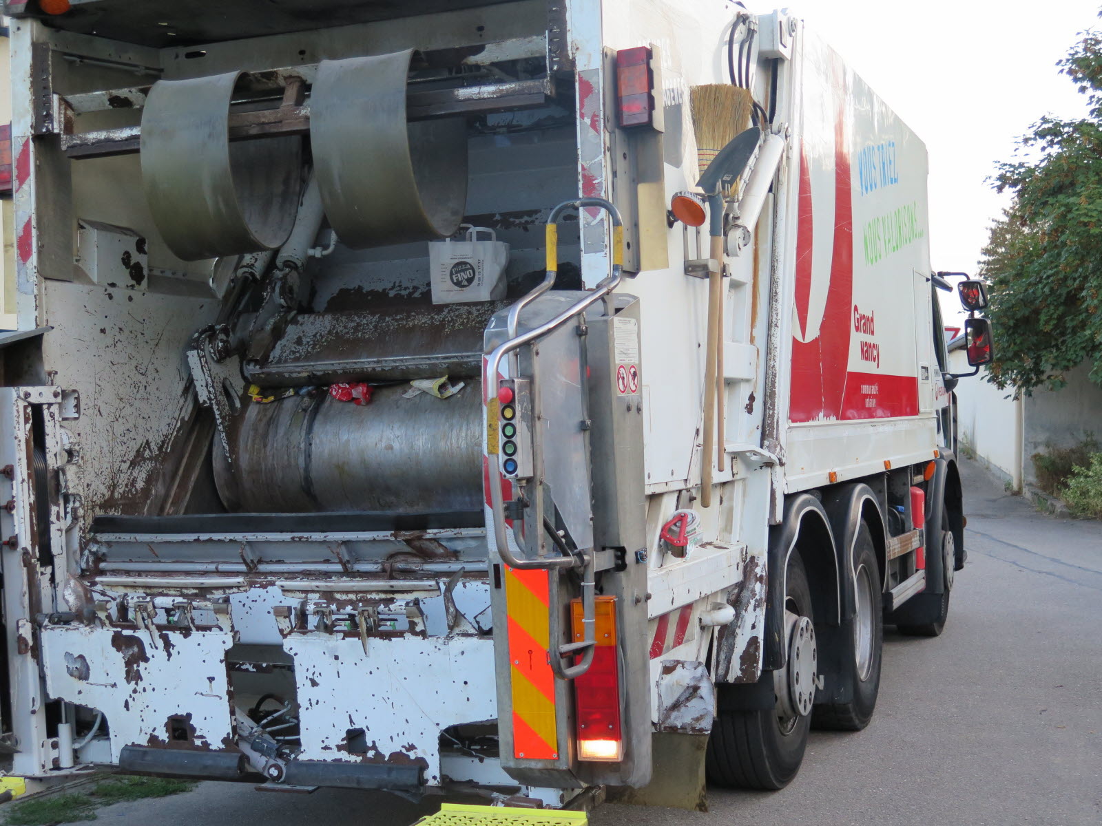 Comment ça marche un camion poubelle