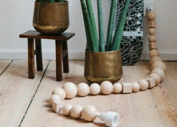 Comment cacher les fils d'un lustre ?