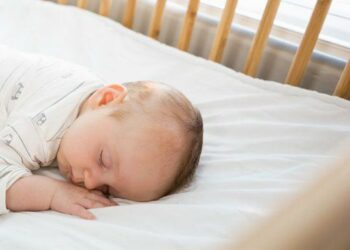 Comment caler bébé pour ne pas qu'il se retourne ?