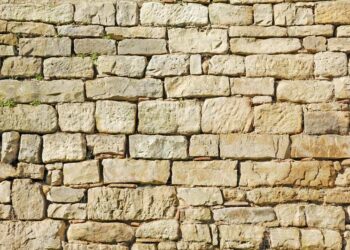Comment chainer un mur en pierre ?