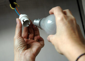 Comment changer l'ampoule d'une lampe Pipistrello ?