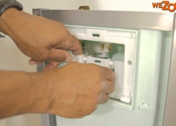 Comment changer une plaque de commande de WC suspendu ?