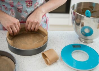 Comment chemiser un moule à bûche ?