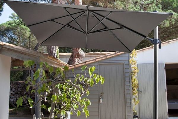 Comment choisir un pied de parasol
