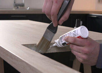 Comment coller plaque de cuisson ?