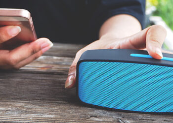 Comment connecter une enceinte a une platine ?