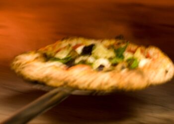 Comment cuire une pizza au four chaleur tournante ?