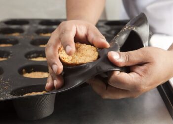 Comment cuisiner dans un moule en silicone ?