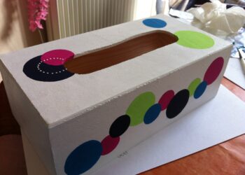 Comment décorer des mouchoirs ?