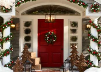 Comment décorer sa porte d'entrée pour Noël ?