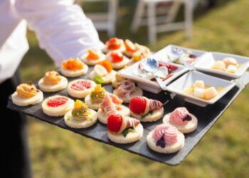 Comment décorer un buffet froid ?