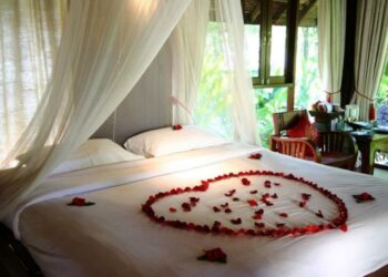 Comment décorer un lit romantique ?