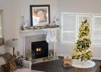 Comment décorer un manteau de cheminée pour Noël ?