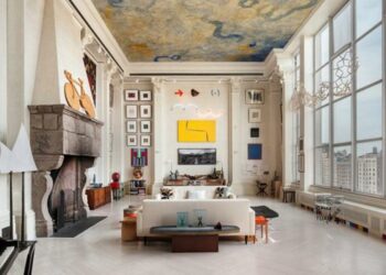 Comment décorer un mur très haut ?