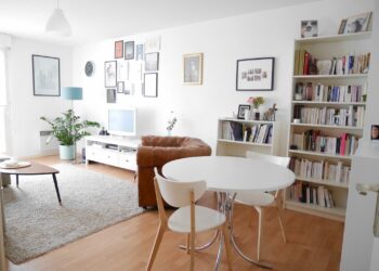 Comment décorer un salon tout blanc ?