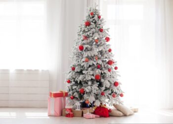 Comment décorer un sapin tout blanc ?
