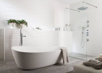 Comment décorer une salle de bain noire et blanche ?