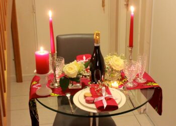 Comment décorer une table pour un dîner en amoureux ?