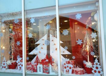Comment décorer vitrine magasin pour Noël ?