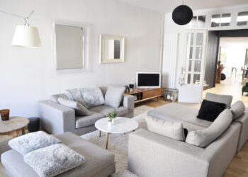 Comment disposer 2 canapés dans un petit salon ?