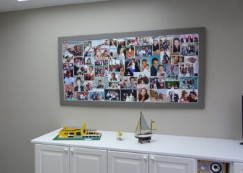 Comment disposer plusieurs photos dans un cadre ?