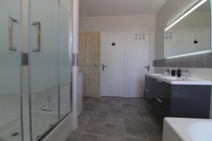 Comment écrire salle de bain au pluriel ?