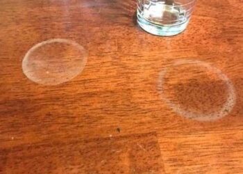 Comment enlever des taches blanches sur une table en merisier ?