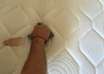 Comment enlever des taches jaunes sur un matelas ?