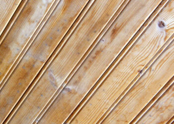 Comment enlever du vernis sur du bois sans poncer ?