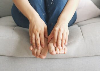 Comment enlever la racine d'un cor au pied ?