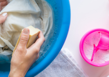 Comment enlever les taches sur le suède ?