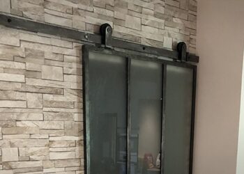 Comment enlever porte coulissante sur rail ?