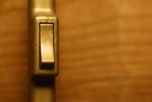 Comment enlever une sonnette de porte ?