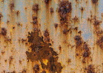 Comment enlever une tache de rouille sur une table de jardin en plastique ?