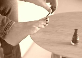 Comment enlever vernis sur rotin ?