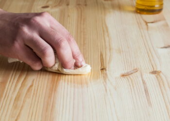 Comment entretenir un meuble en bois d'acacia ?