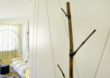 Comment fabriquer un porte manteau avec des branches ?