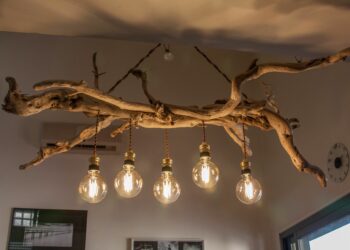 Comment fabriquer une suspension en bois flotté ?