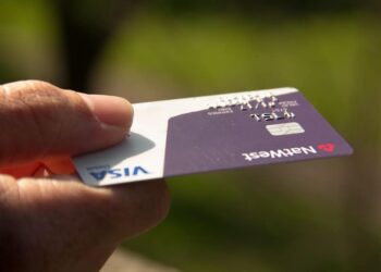 Comment faire des achats en ligne avec une carte Visa ?