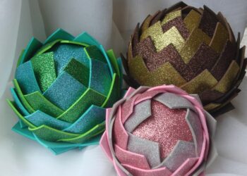 Comment faire des boules de Noël en polystyrène ?