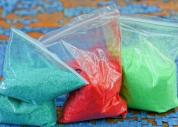 Comment faire des dessins avec du sable coloré ?