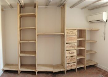 Comment faire des étagères dans une penderie ?