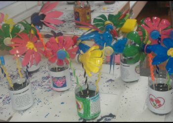 Comment faire des fleurs avec des bouteilles plastique ?