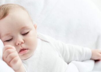 Comment faire dormir bébé dans son cododo ?