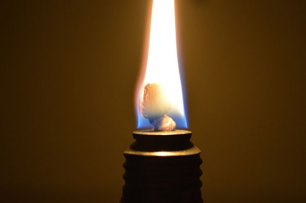 Comment faire fonctionner une lampe à huile